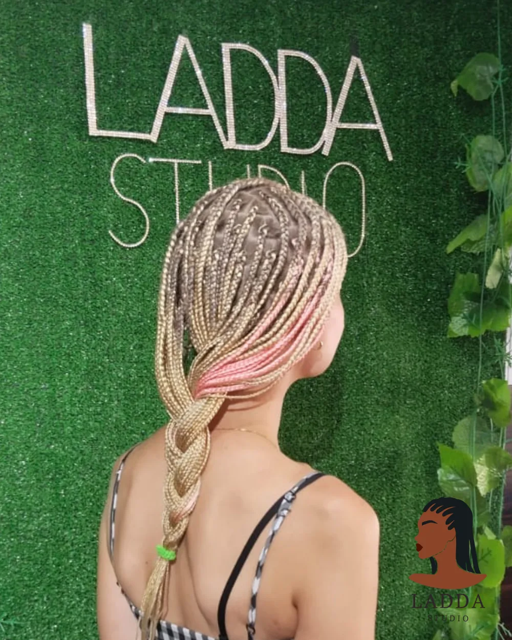 Renkli detaylı Afrika örgüsü çalışması — Ladda Studio Beşiktaş İstanbul