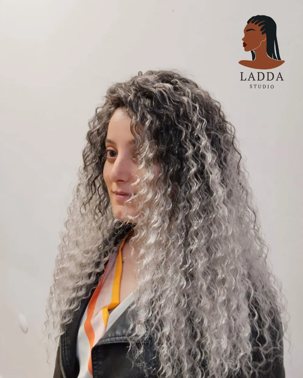 Gri ombre Afro dalgası çalışması — Ladda Studio Beşiktaş İstanbul